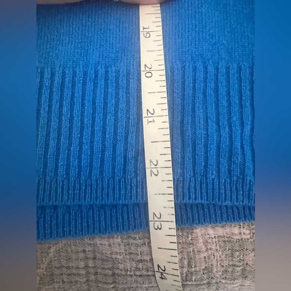 NEW J Crew Cashmere shrunken V-neck sweater - Picture 8 of 9